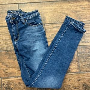 Universal thread mid rise skinny Jeans size 2